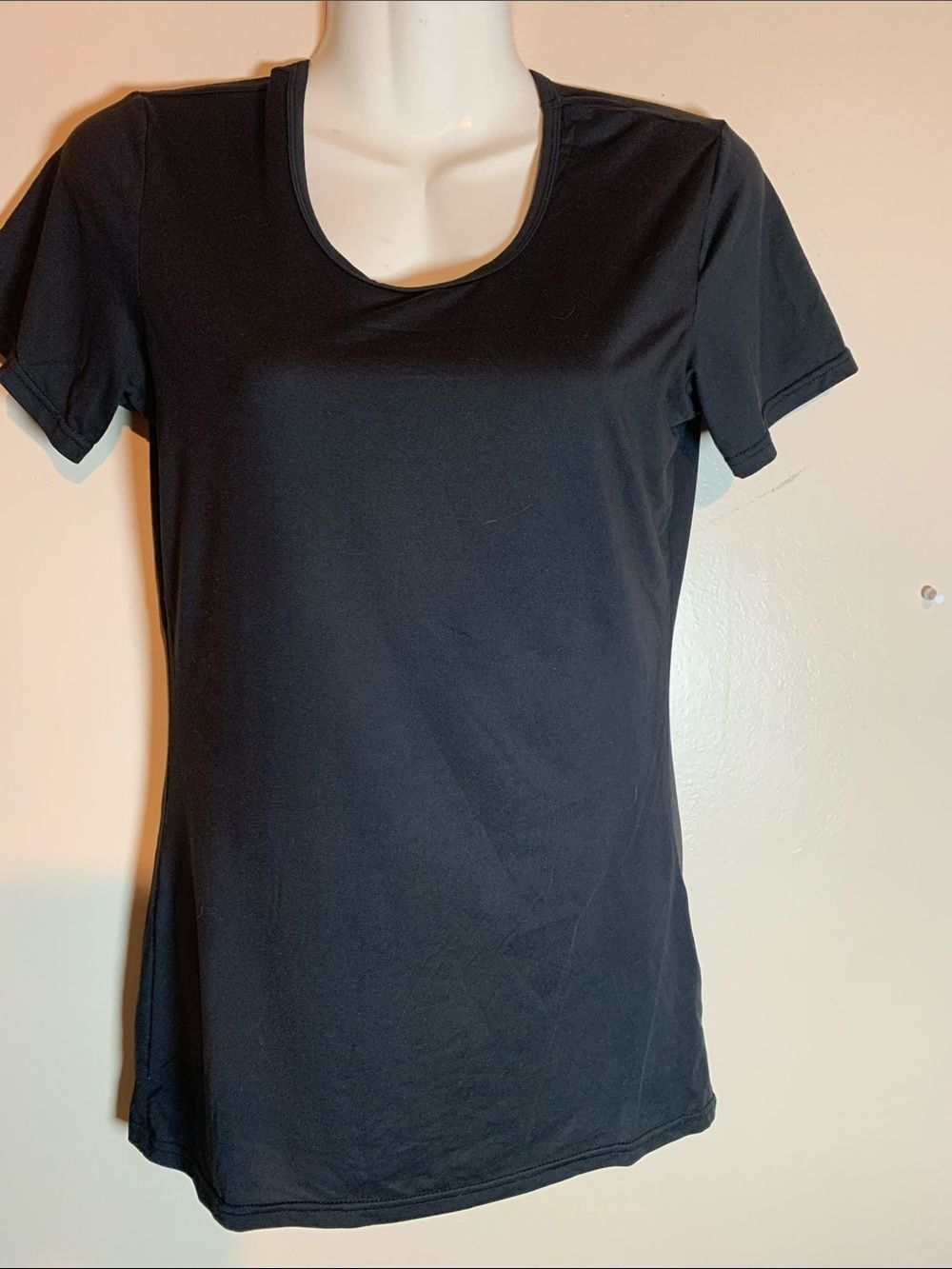Classic Black Short-Sleeve Women's Tee 32 Cool weatherproof size small